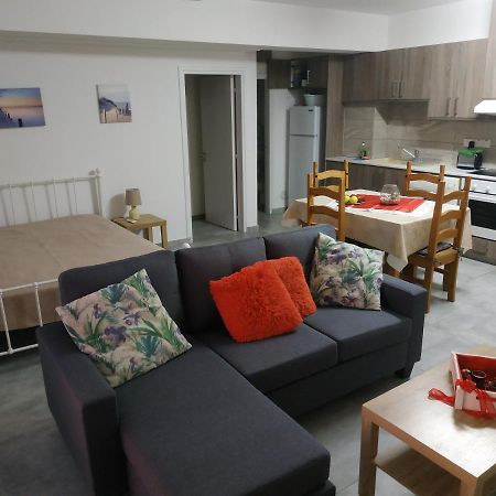 Adonis Apartment Paphos ภายนอก รูปภาพ