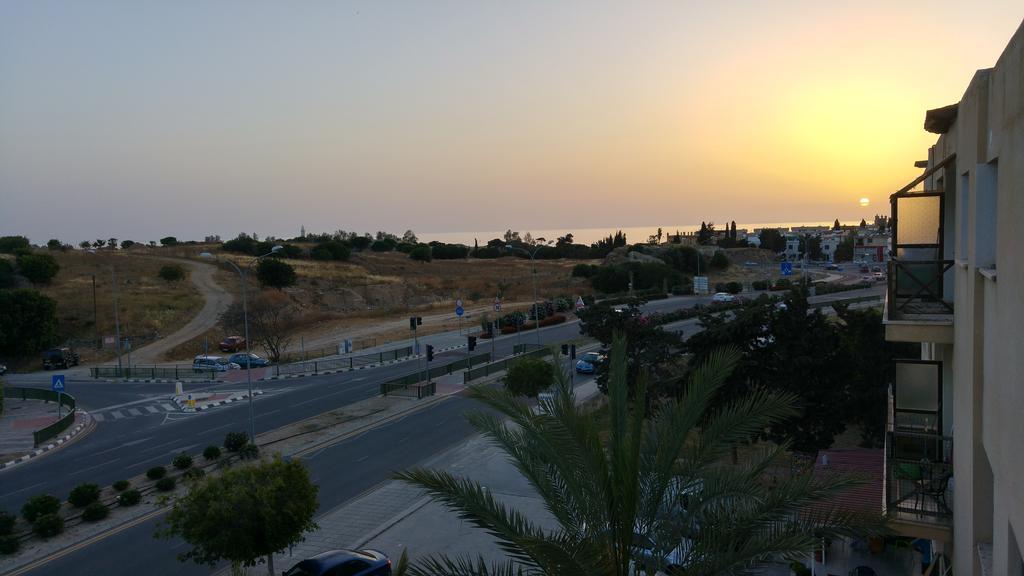 Adonis Apartment Paphos ภายนอก รูปภาพ