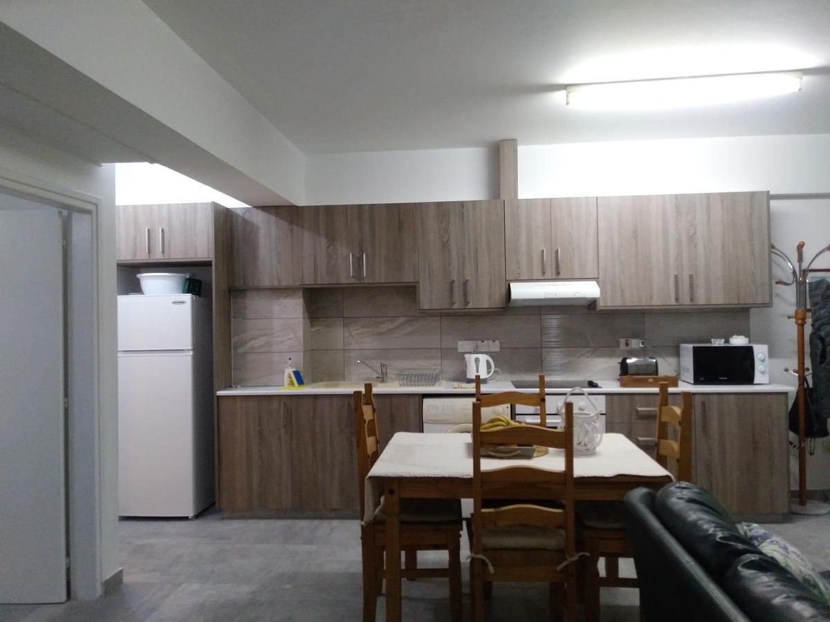 Adonis Apartment Paphos ภายนอก รูปภาพ